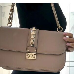 Valentino Garavani Rockstud shoulder/crossbody light brown/tan